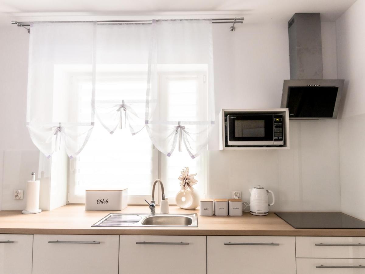 Apartament Pod Lasem Lägenhet Oldrzychowice Klodzkie Exteriör bild