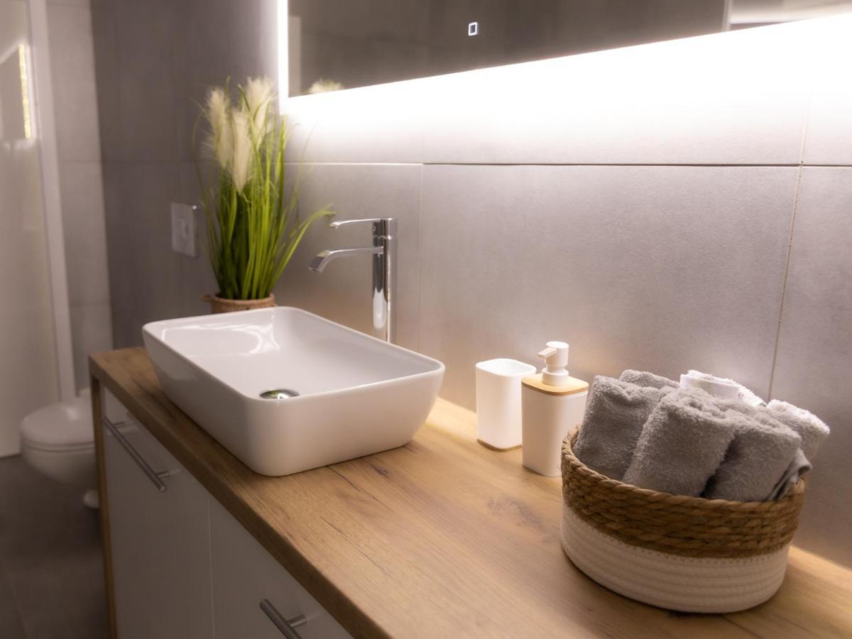 Apartament Pod Lasem Lägenhet Oldrzychowice Klodzkie Exteriör bild