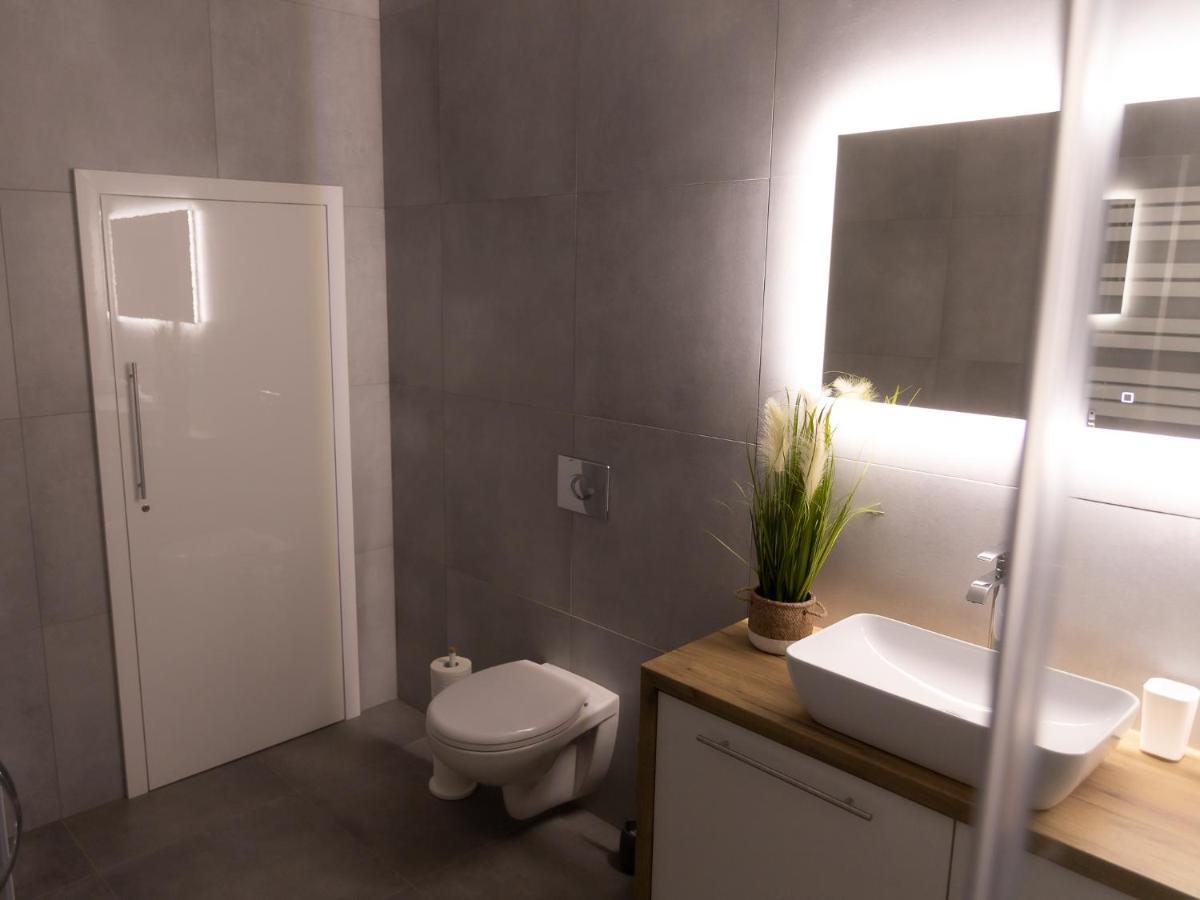 Apartament Pod Lasem Lägenhet Oldrzychowice Klodzkie Exteriör bild