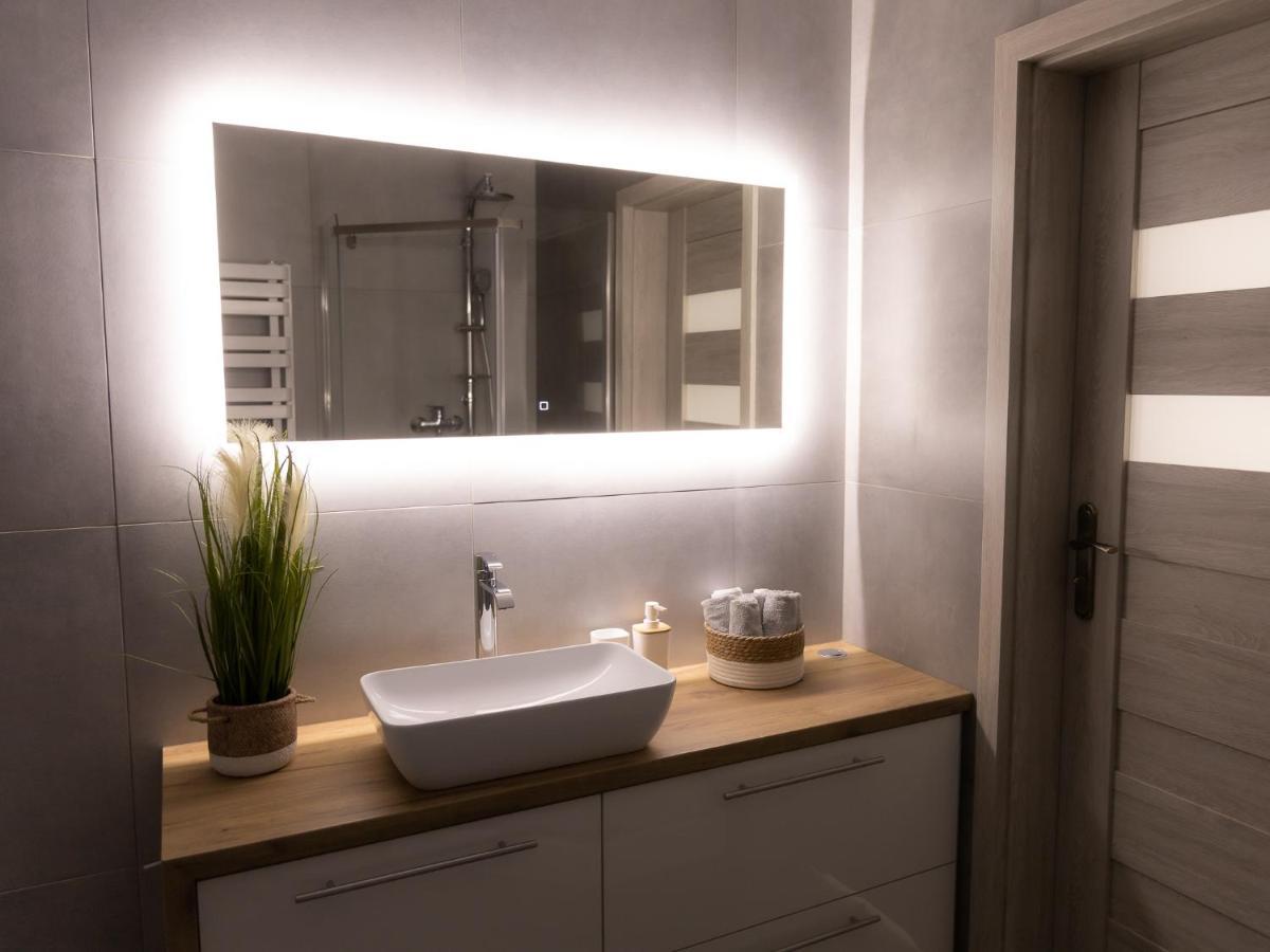 Apartament Pod Lasem Lägenhet Oldrzychowice Klodzkie Exteriör bild