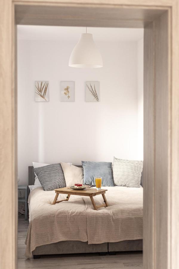 Apartament Pod Lasem Lägenhet Oldrzychowice Klodzkie Exteriör bild