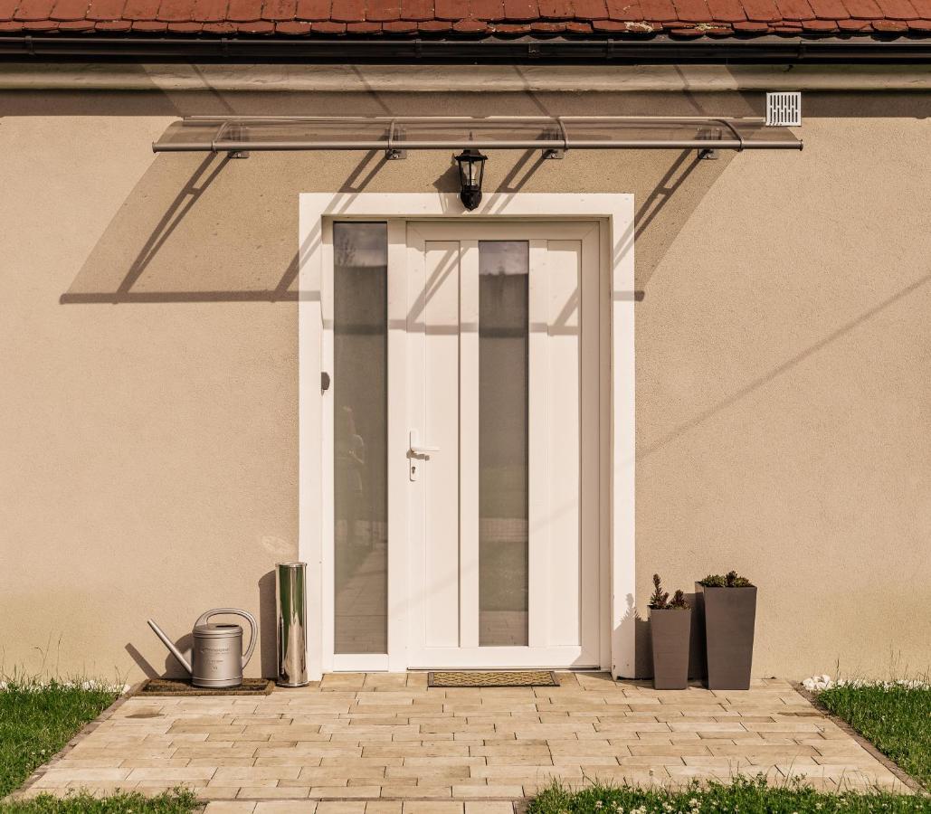Apartament Pod Lasem Lägenhet Oldrzychowice Klodzkie Exteriör bild