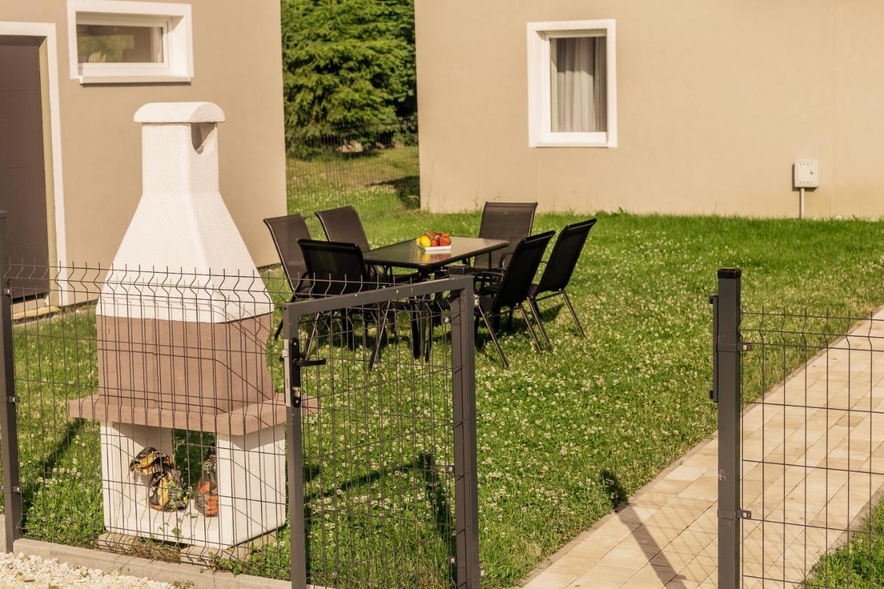 Apartament Pod Lasem Lägenhet Oldrzychowice Klodzkie Exteriör bild