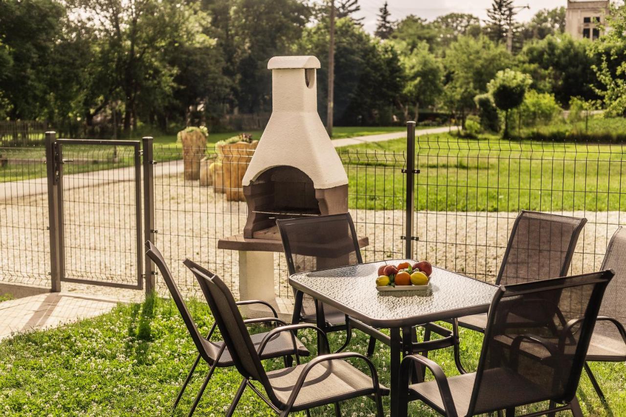 Apartament Pod Lasem Lägenhet Oldrzychowice Klodzkie Exteriör bild