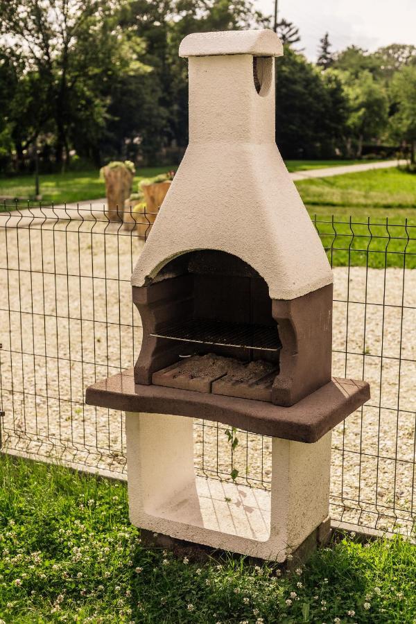 Apartament Pod Lasem Lägenhet Oldrzychowice Klodzkie Exteriör bild